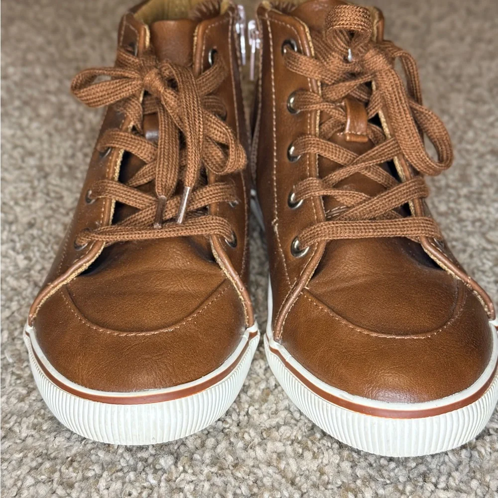 Cat & Jack stylish brown